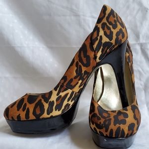 Guess leopard animal print platform pump size6